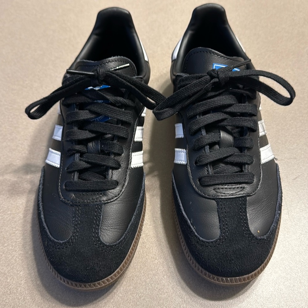 Adidas Sneakers